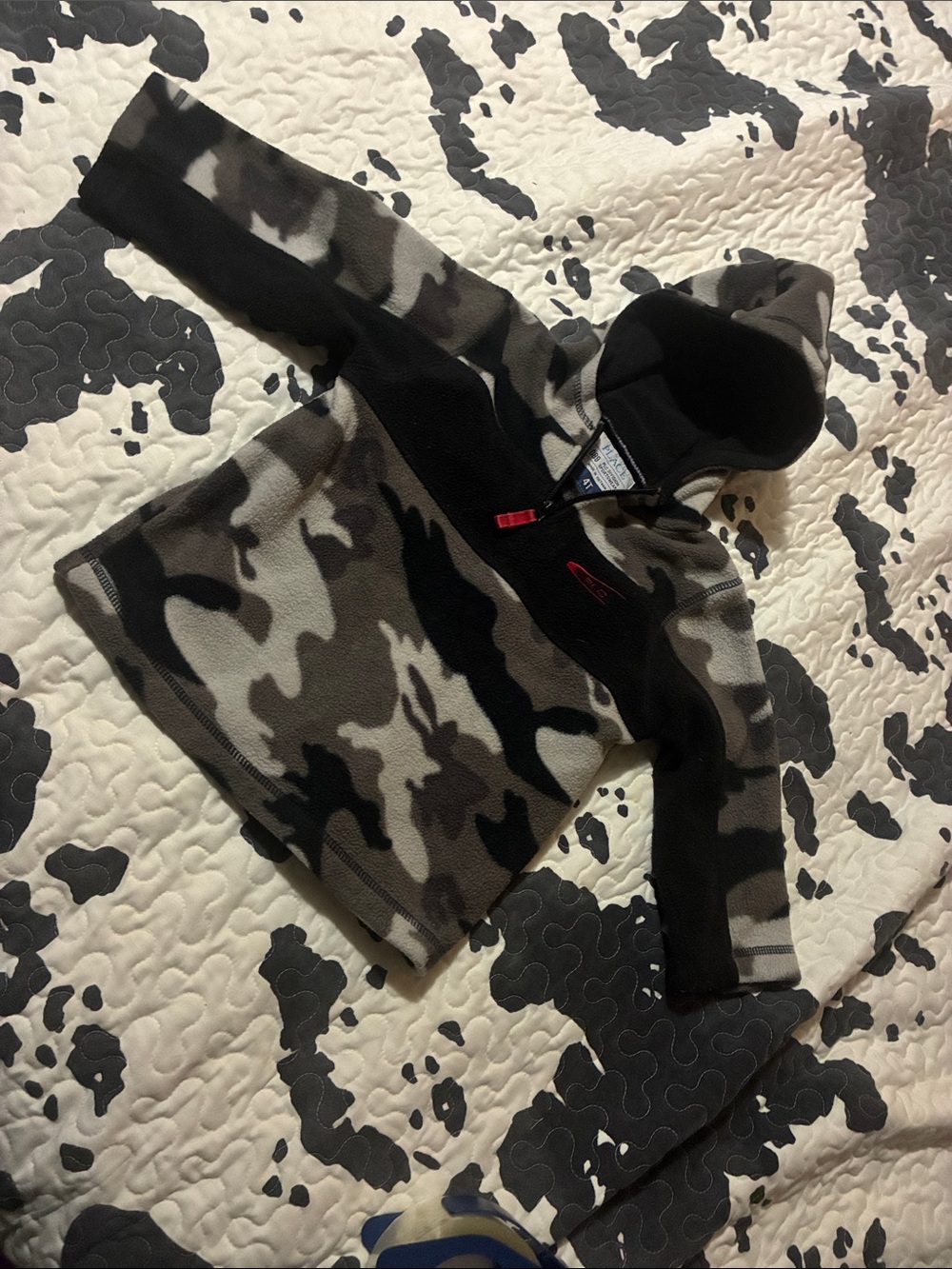 The Children's Place Boys' Camo Hooded Pullover - Black & Gray
